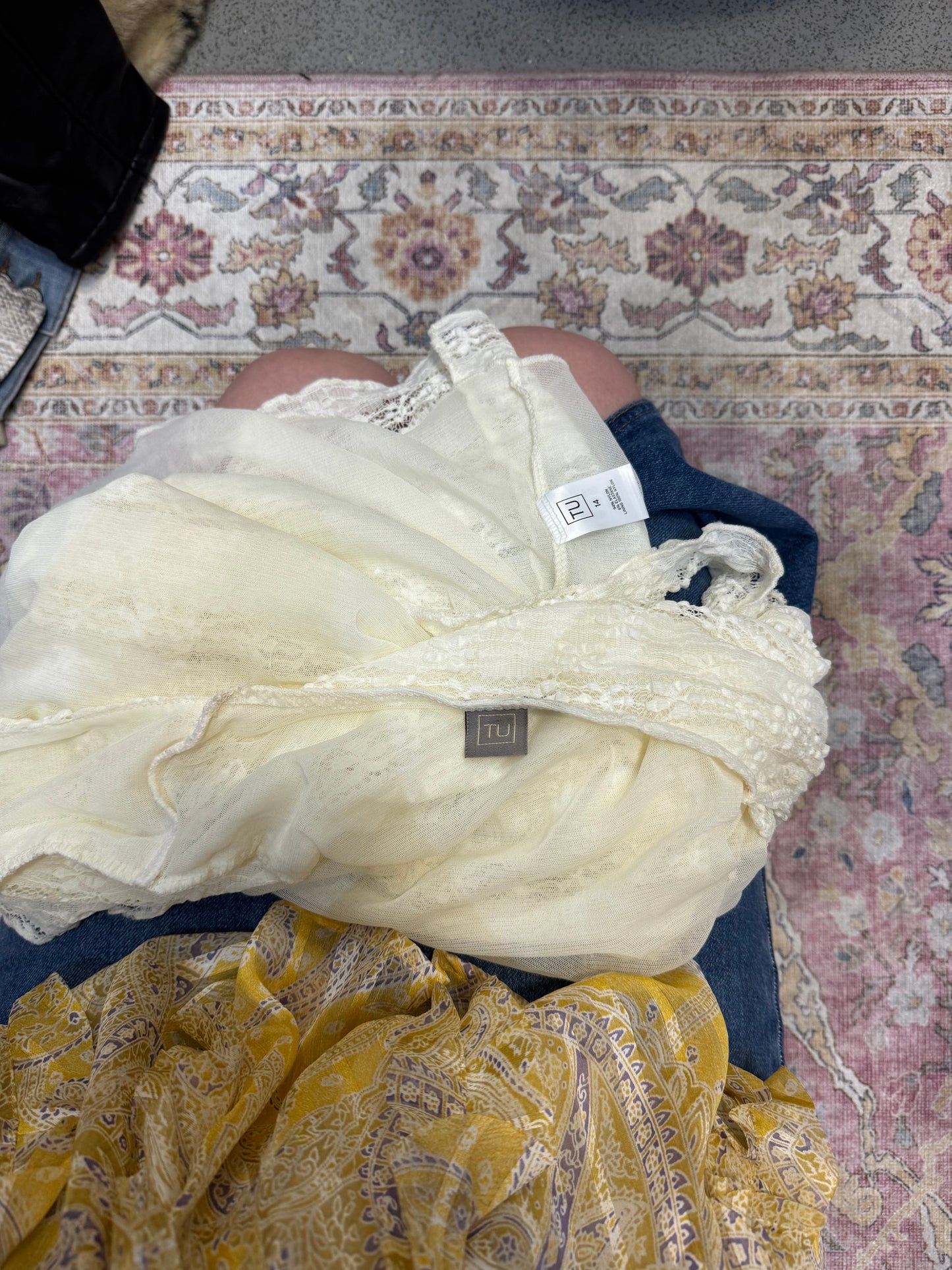 Vintage 00’s lace tie front top