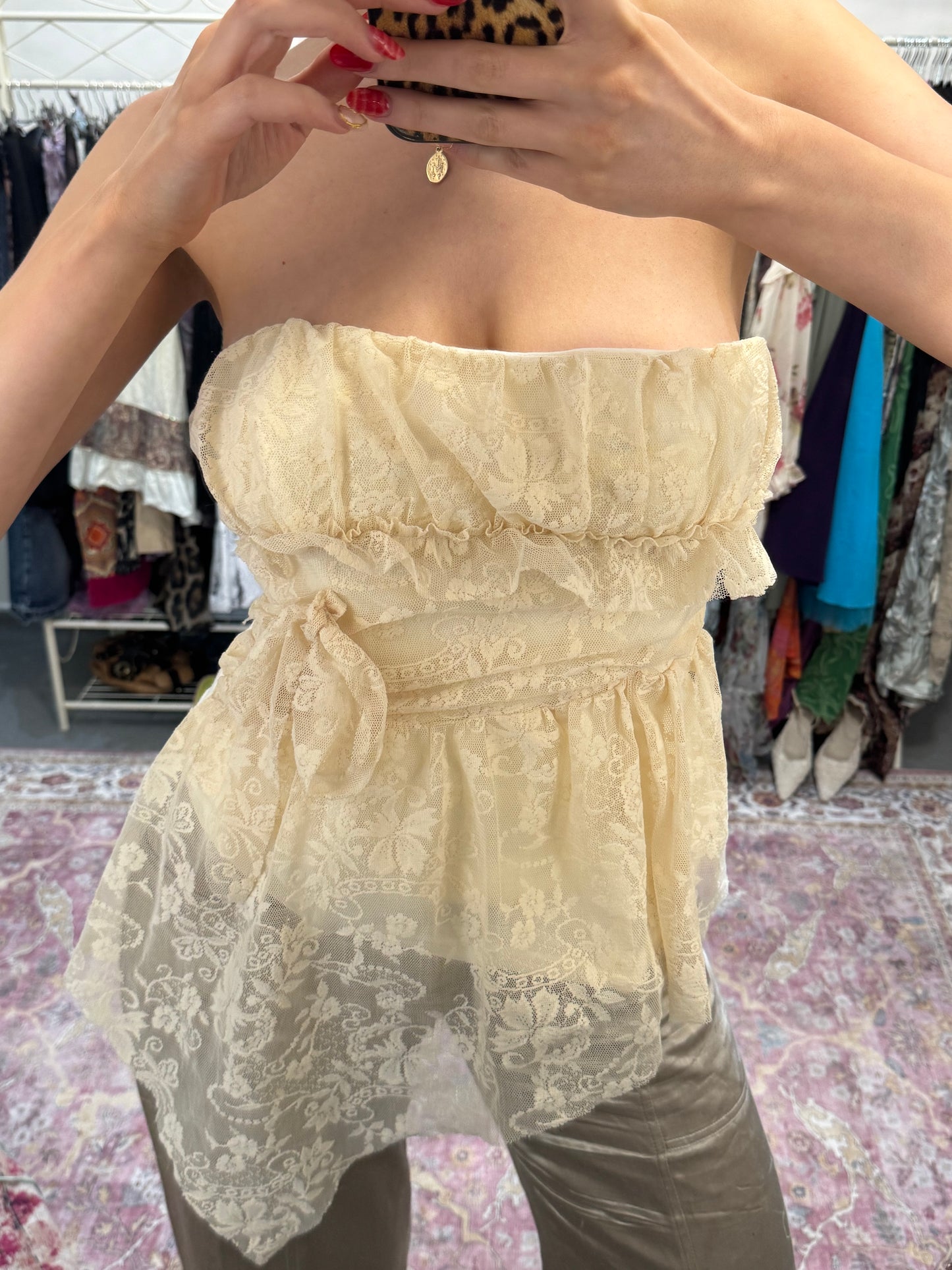 Vintage 00’s laced off the shoulder top