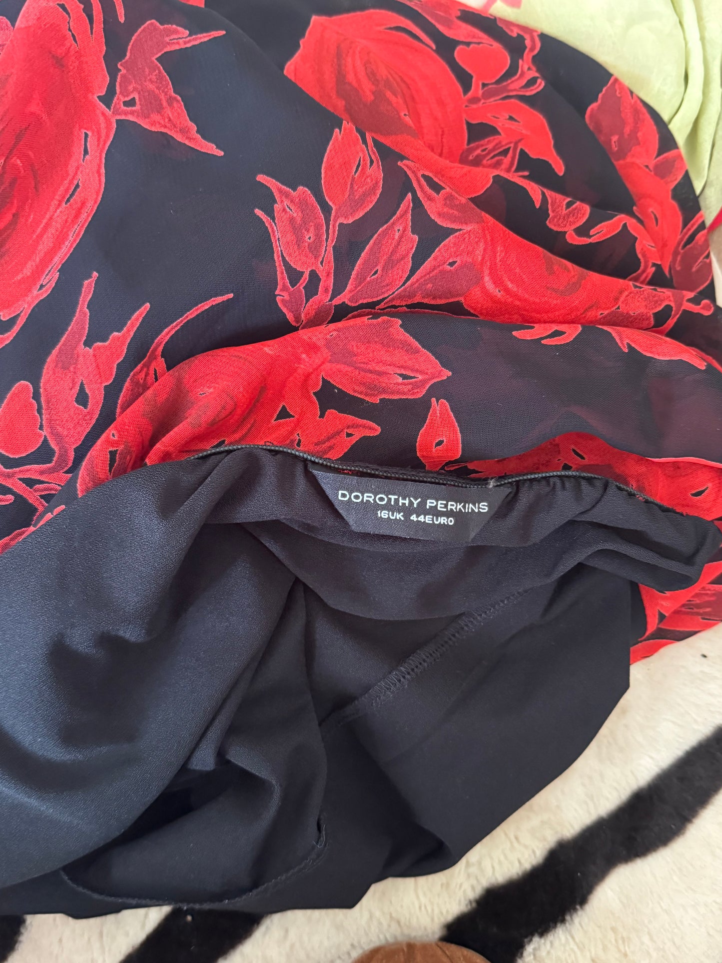 Vintage 00’s floral midi skirt