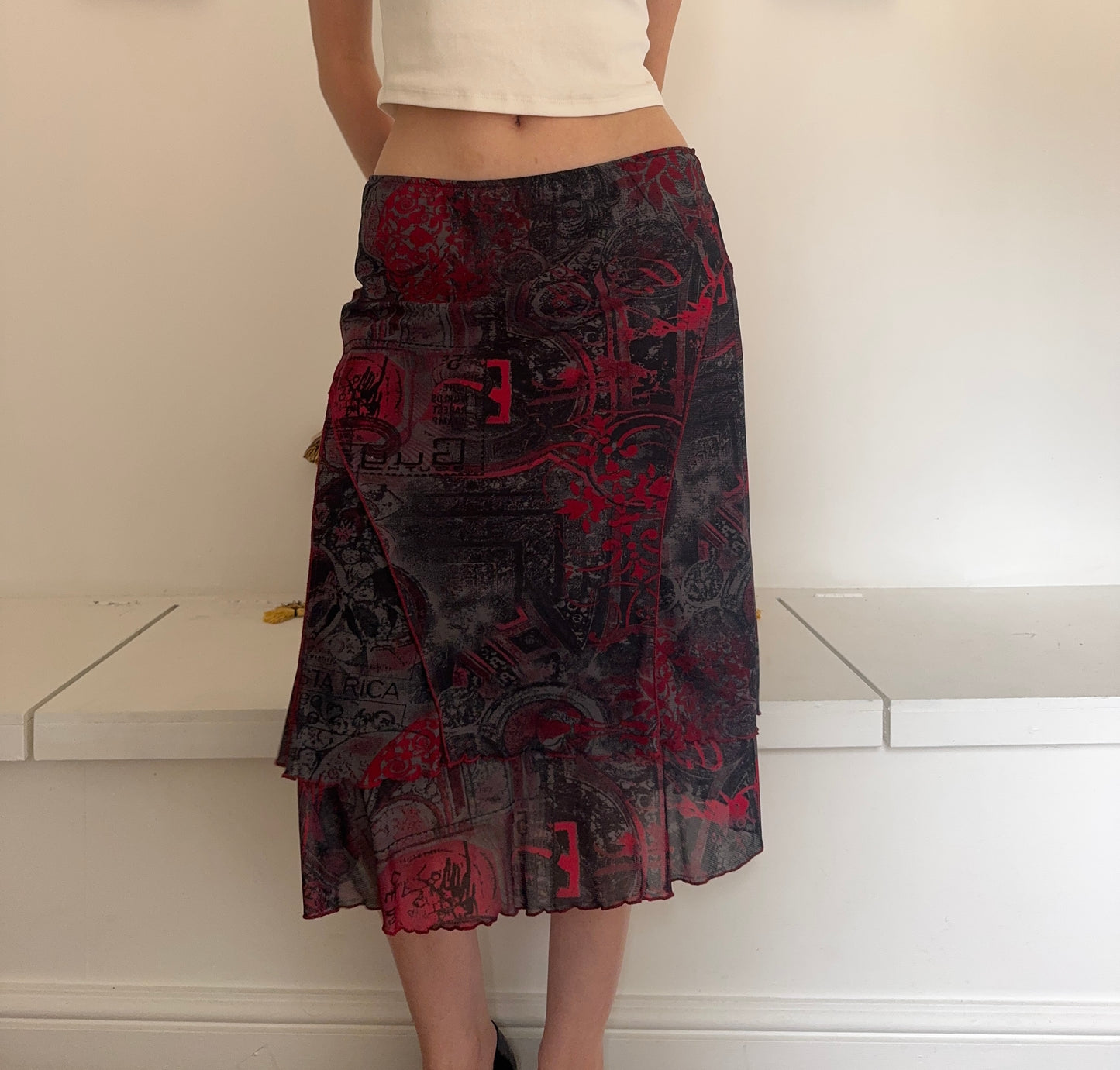 Vintage 00’s grunge graphic midi skirt