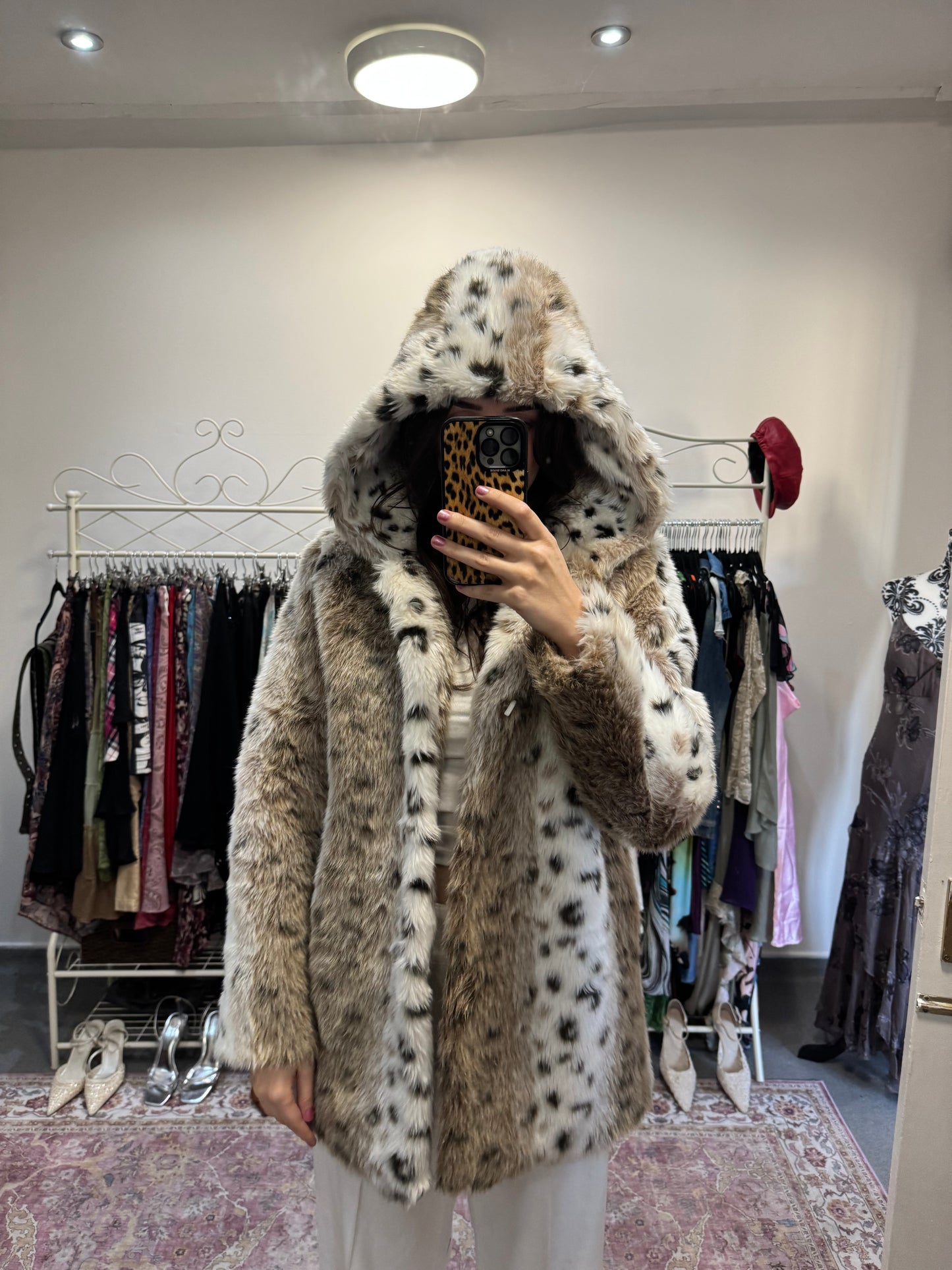 Vintage 00’s snow leopard print hooded fur coat