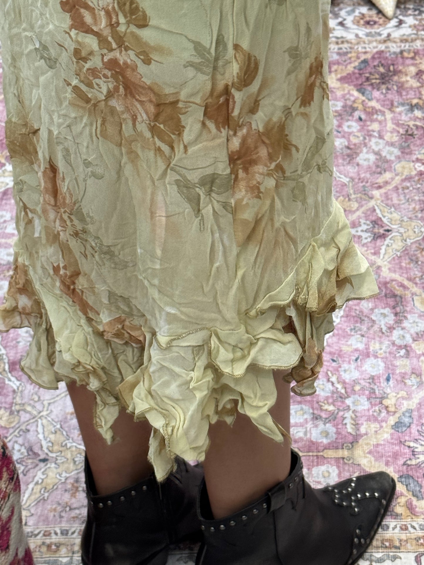 Vintage 00’s floral ruffled trim midi skirt