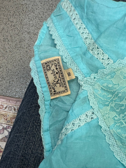 Vintage 00’s blue laced cami