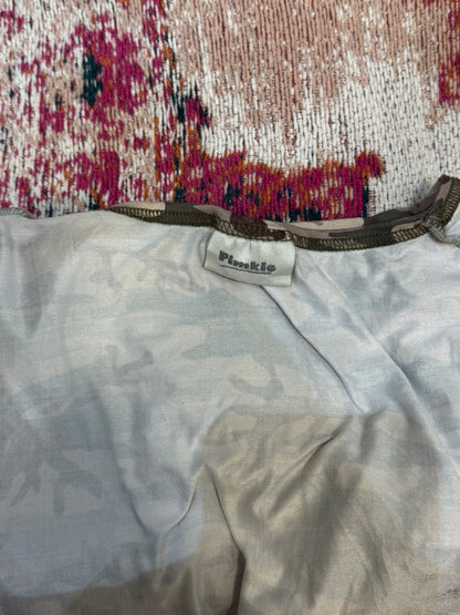 Vintage 00’s camo tshirt