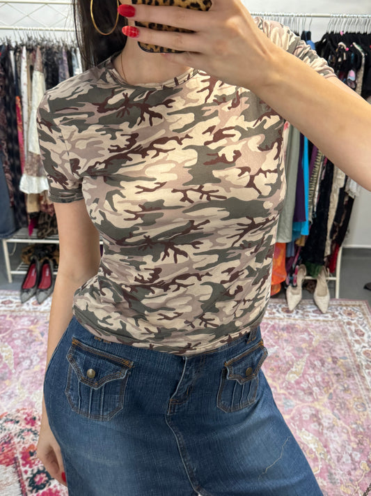 Vintage 00’s camo tshirt