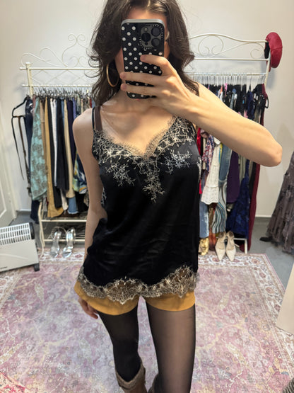 Vintage 2000’s detailed camisole