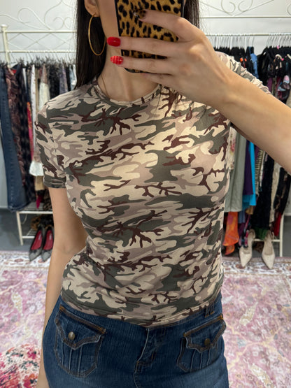Vintage 00’s camo tshirt