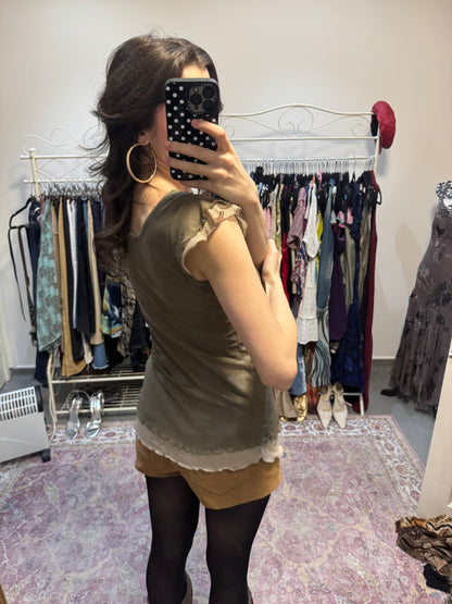 Vintage 00’s ruffle layered top
