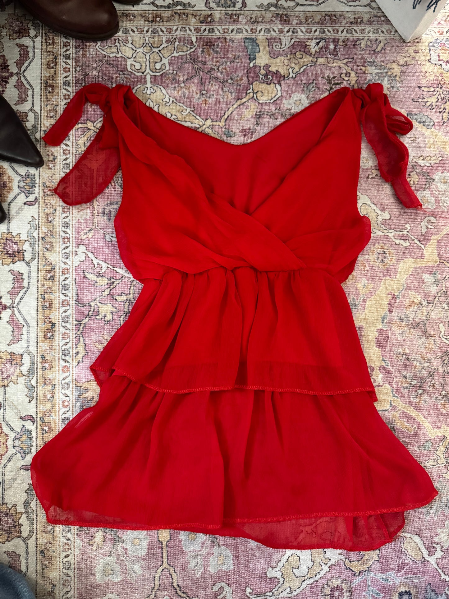 Vintage 00’s ruffled tie shoulder top