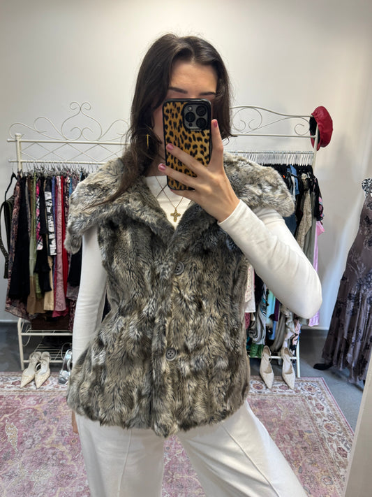 Vintage 00’s fur gilet