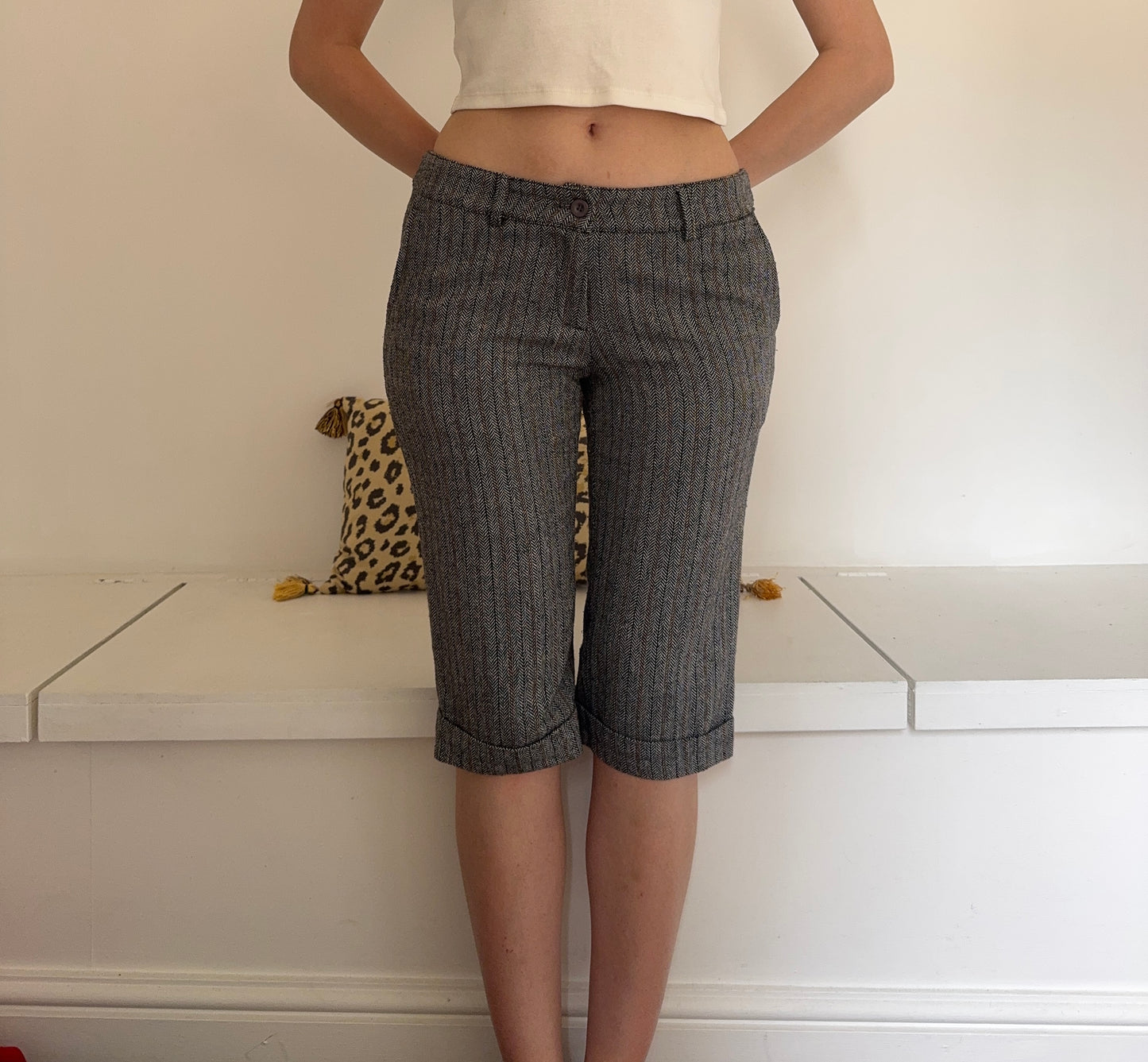 Vintage 00’s pinstripe low rise capris