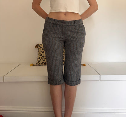 Vintage 00’s pinstripe low rise capris