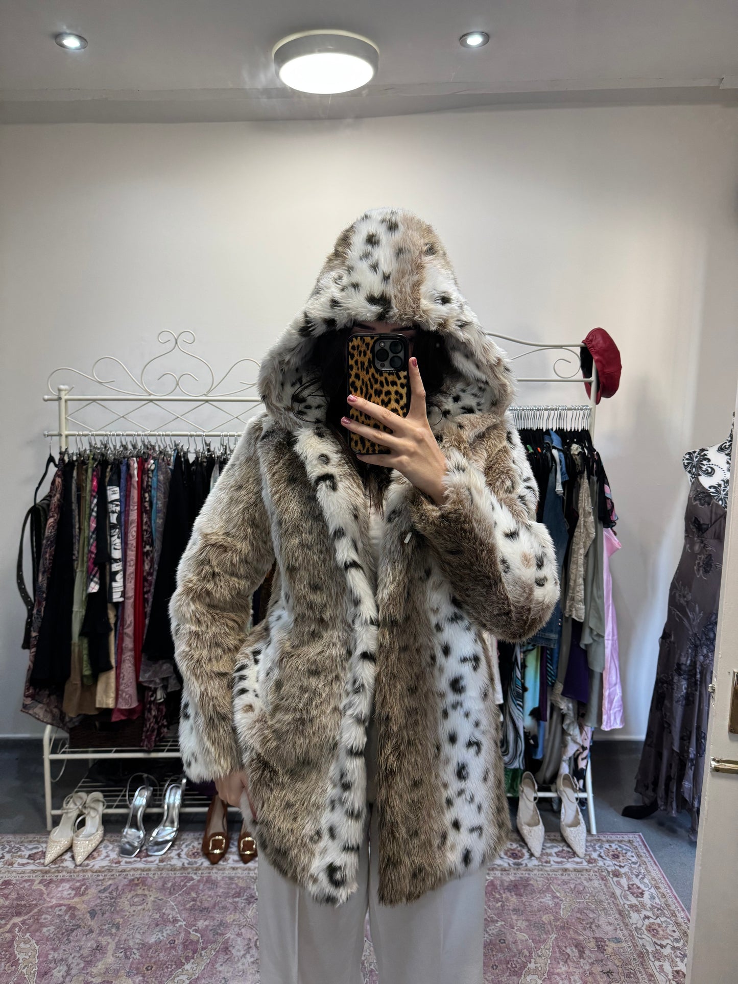 Vintage 00’s snow leopard print hooded fur coat