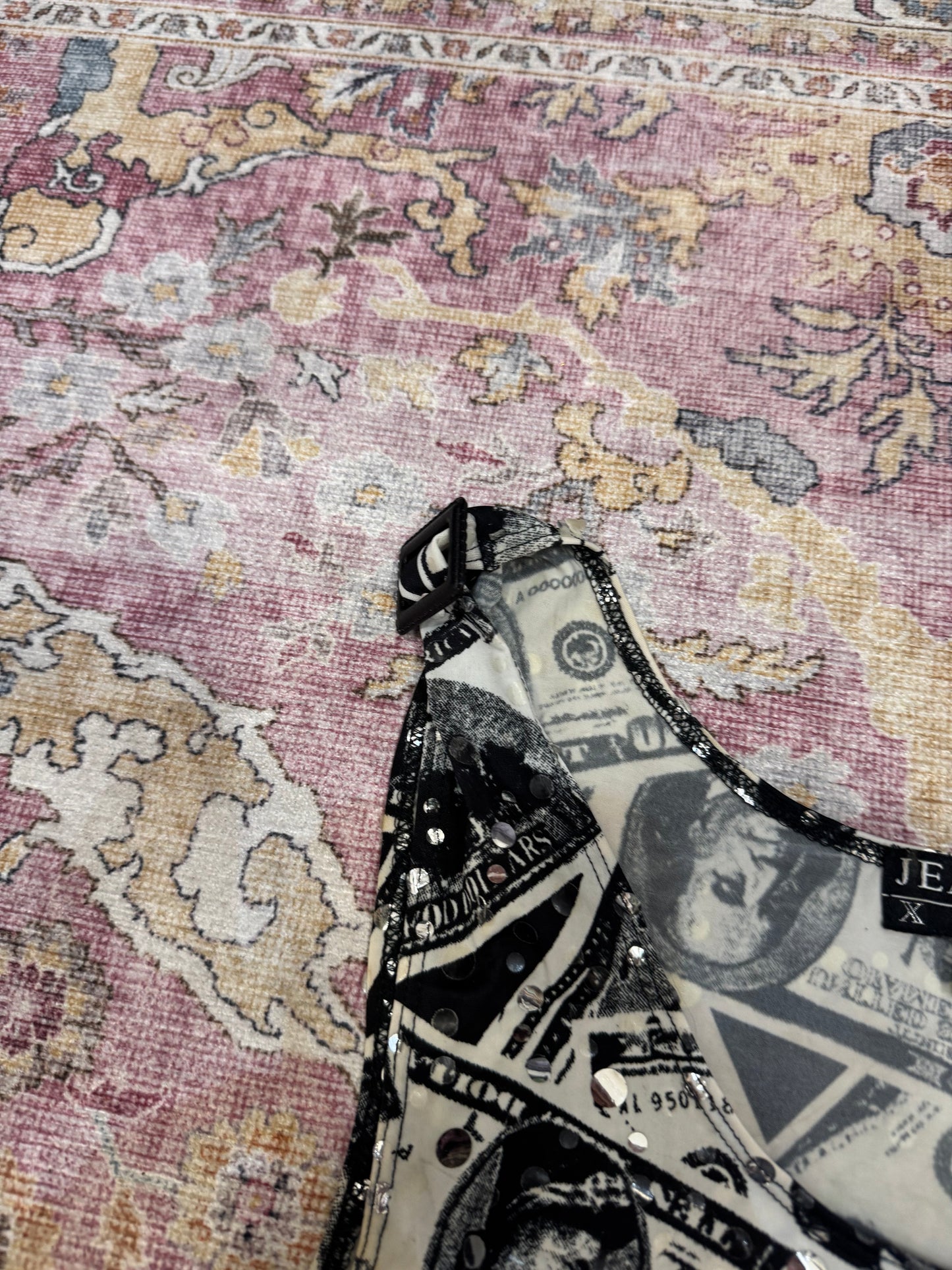 Vintage 00’s $$ graphic top