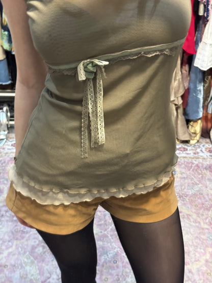 Vintage 00’s ruffle layered top