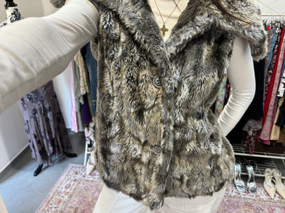 Vintage 00’s fur gilet
