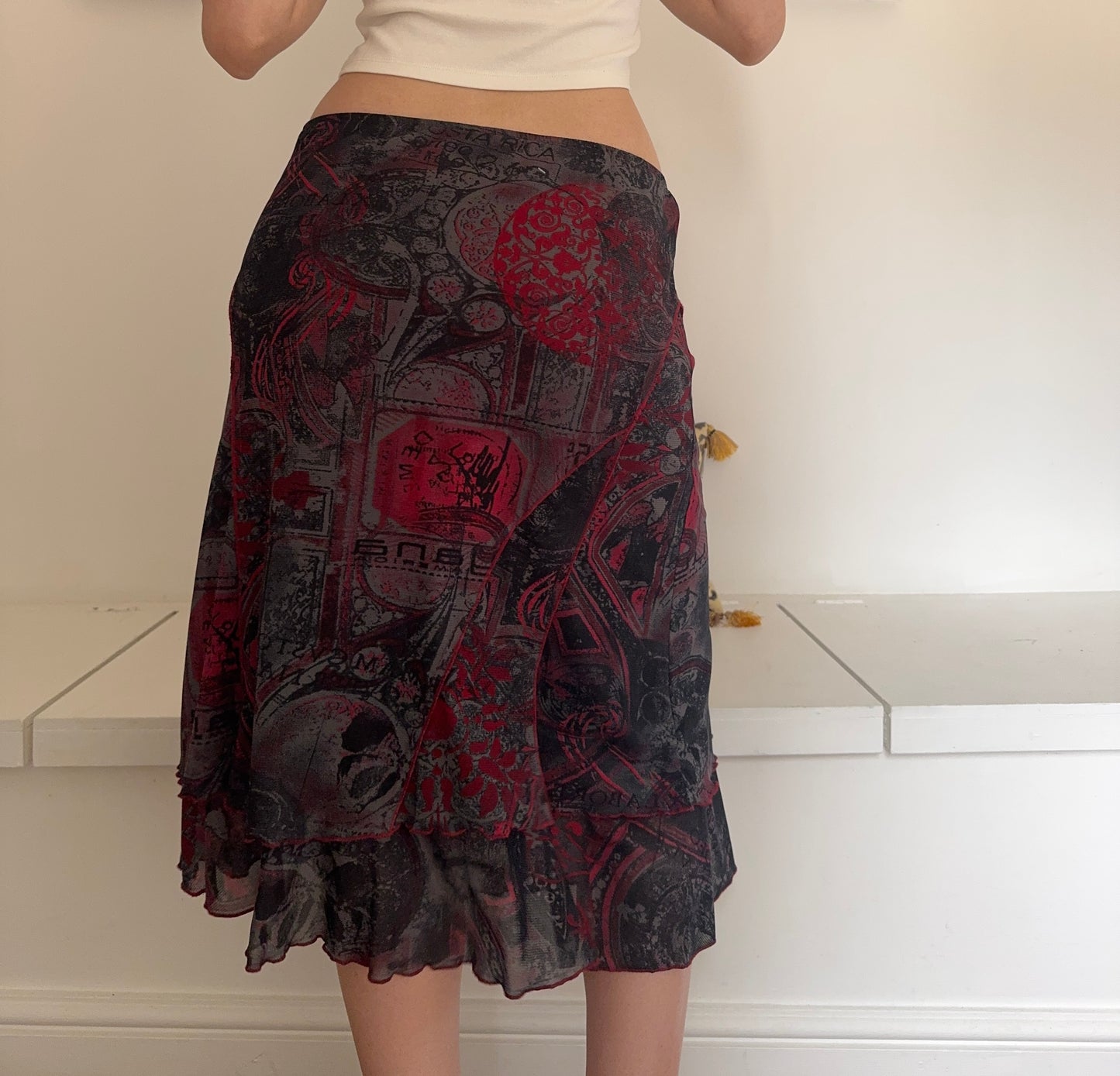 Vintage 00’s grunge graphic midi skirt