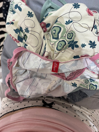 Vintage 00’s floral camisole with ruffled trims