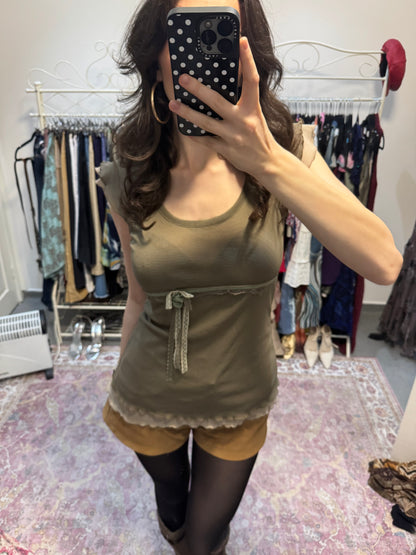 Vintage 00’s ruffle layered top